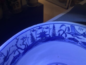 Un bol en porcelaine de Chine en bleu et blanc &agrave; d&eacute;cor d'un paysage, Wanli